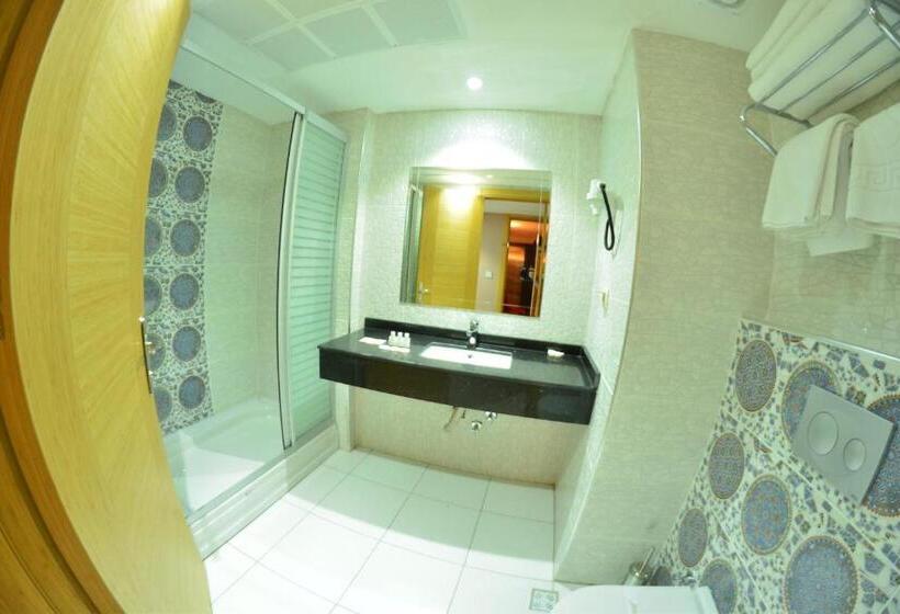 基本三人间, Bayazıt