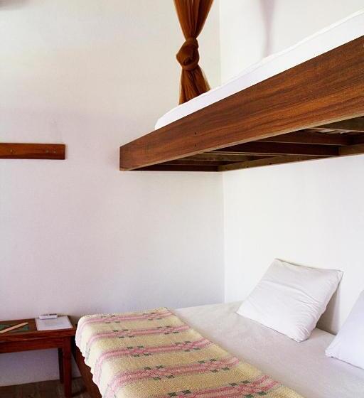 家庭间, Estalagem Camburi