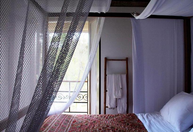 家庭间, Estalagem Camburi