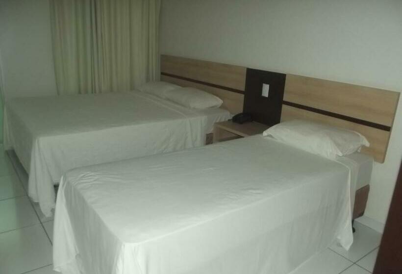 行政三人间, Estrela Palmas