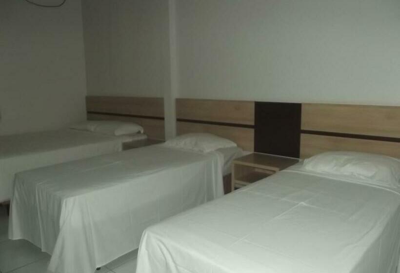 行政三人间, Estrela Palmas