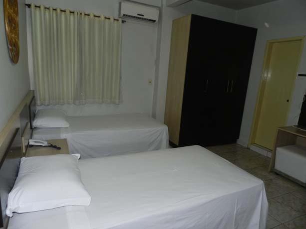 行政三人间, Estrela Palmas