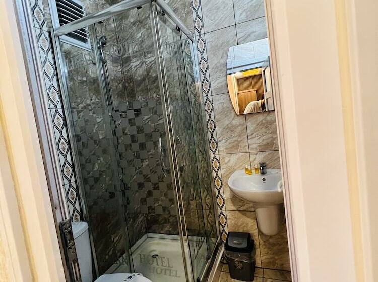 デラックストリプルルーム, Liman