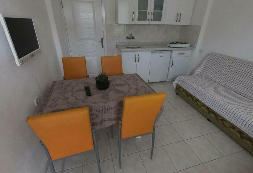 带1个卧室带花园景观的公寓, Sarıhan Apart Otel