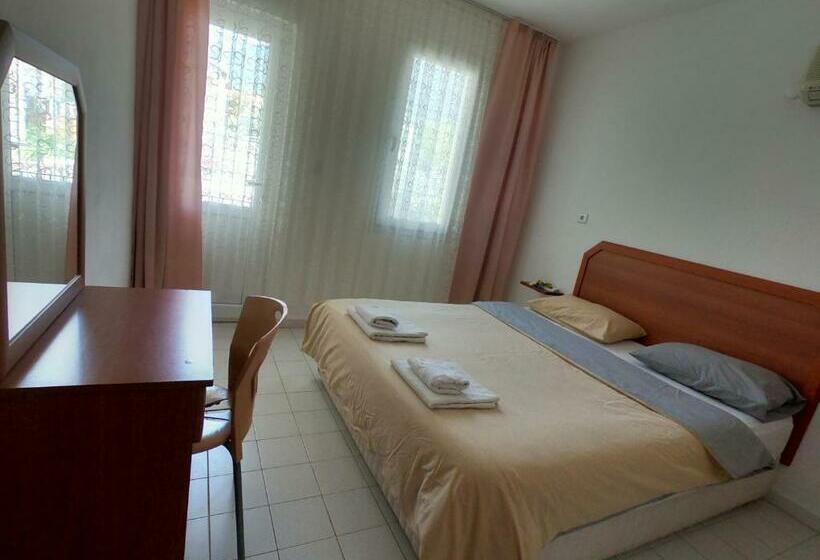 带1个卧室带花园景观的公寓, Sarıhan Apart Otel