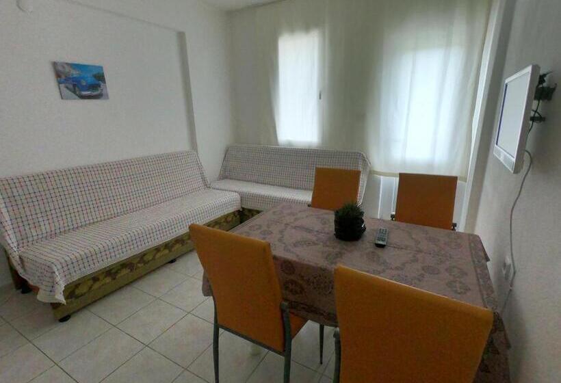 带1个卧室带花园景观的公寓, Sarıhan Apart Otel