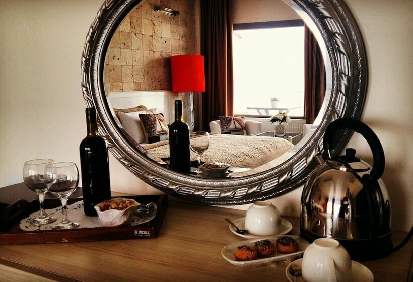 غرفة ديلوكس مطلّة علي البحر مزوَّدة بشُرفة, Urla Yelken Hotel   Adults Only