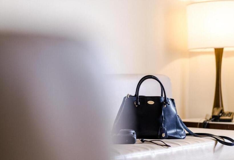 스위트, Vitoria Regia Hotel Bauru