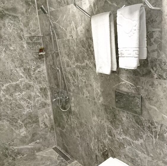 اتاق لوکس, Nur