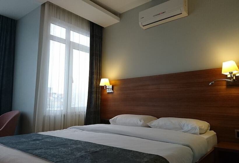 اتاق لوکس, Nur