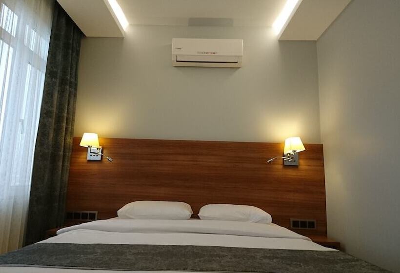 اتاق لوکس, Nur