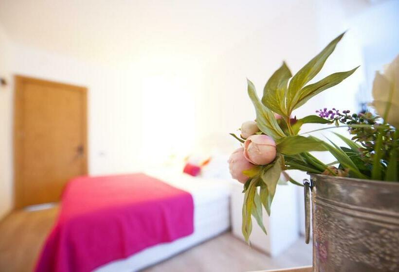 اتاق استاندارد, Sade Alacati