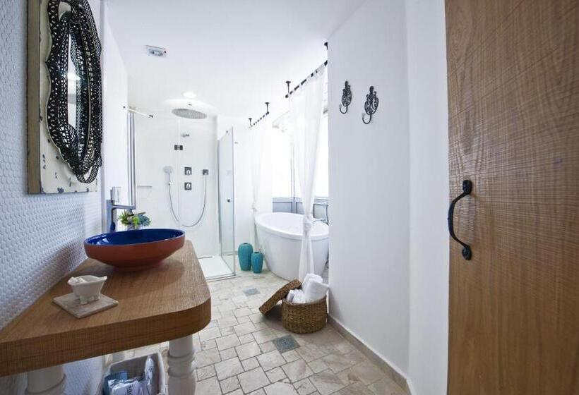 سوئیت با تخت بزرگ, Sade Alacati