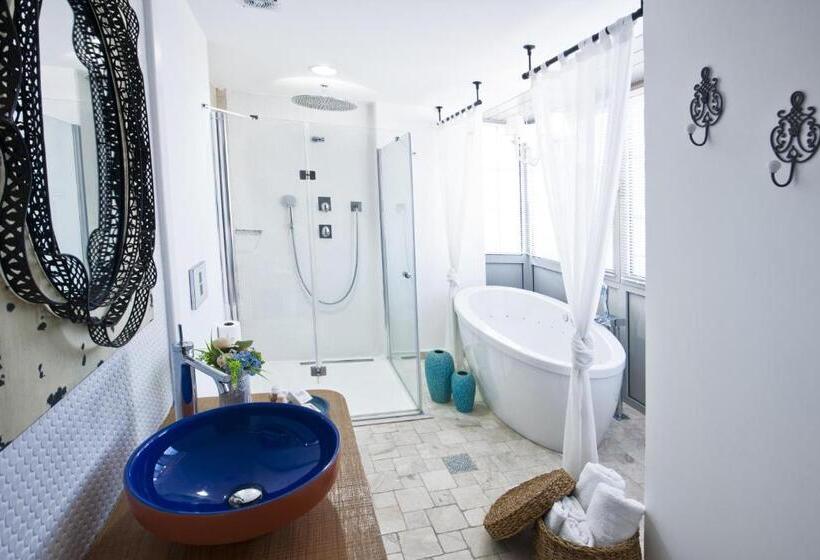 سوئیت با تخت بزرگ, Sade Alacati