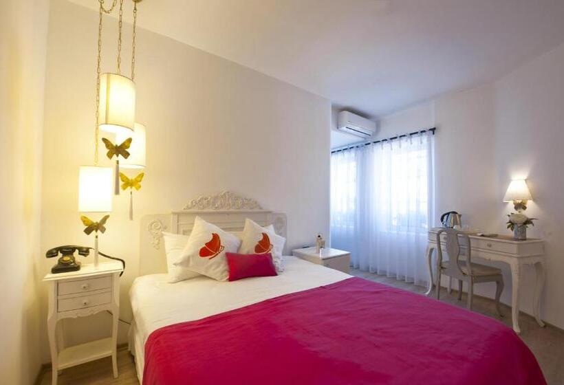 اتاق لوکس با چشمانداز باغ, Sade Alacati