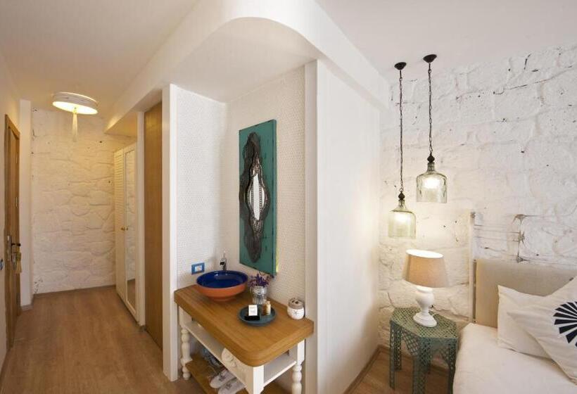 اتاق استاندارد, Sade Alacati