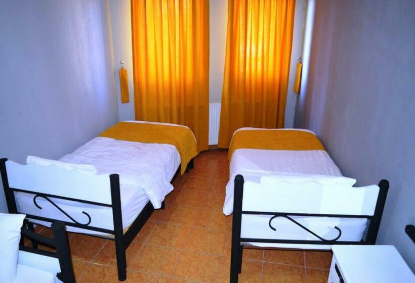 ルームシェアのワンベッド, Hostel Terra Vista