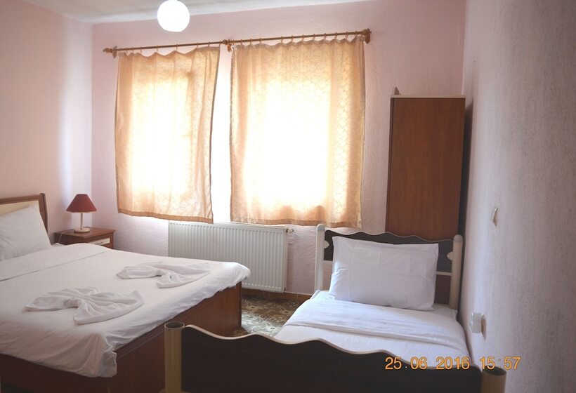 اتاق استاندارد سه نفره, Hostel Terra Vista