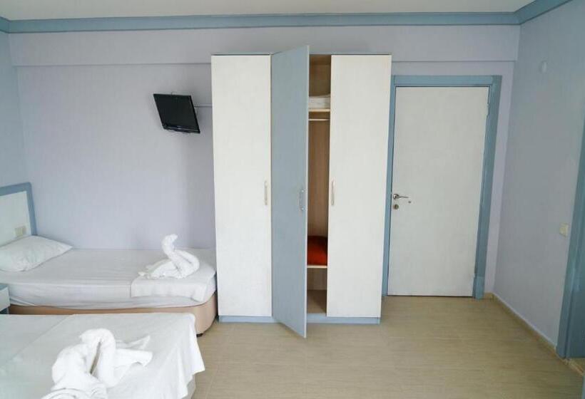 غرفة قياسية ثلاثية, Aloria Garden