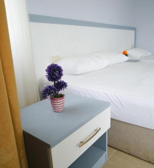 غرفة قياسية ثلاثية, Aloria Garden