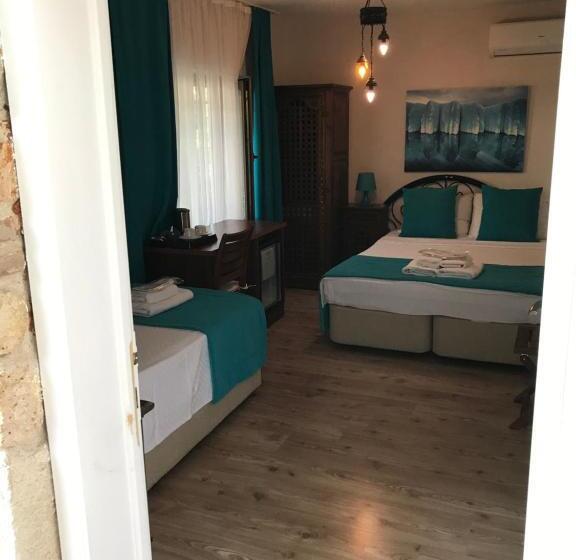 Klassiskt Trippelrum, Foca Antik