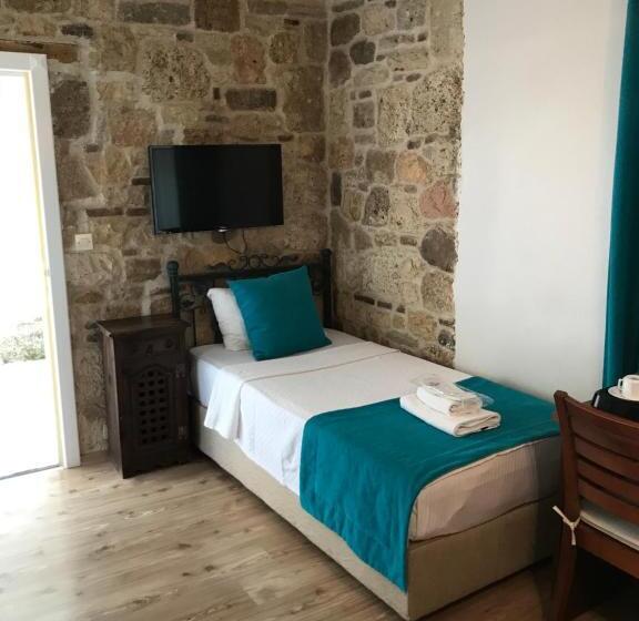 Klassiskt Trippelrum, Foca Antik