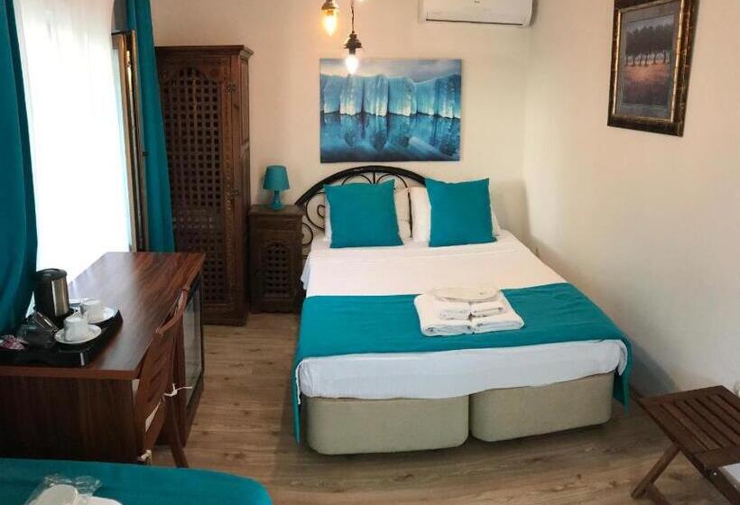 Klassiskt Trippelrum, Foca Antik