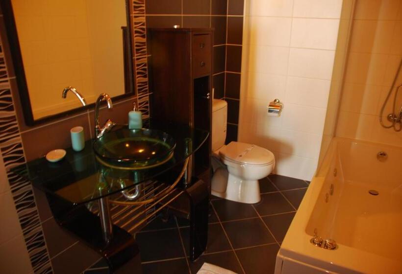 Superiorsvit Havsutsikt, Foca Antik