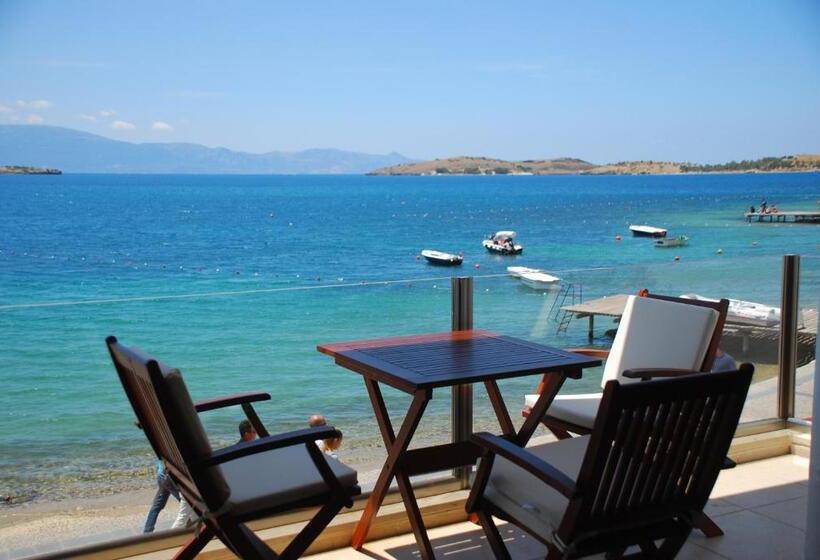 Superiorsvit Havsutsikt, Foca Antik