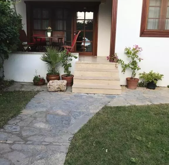Monolocale Standard Vista Giardino, Foca Antik
