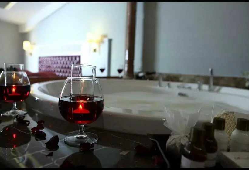 سوئیت با تخت بزرگ, Sivas Revag Otel