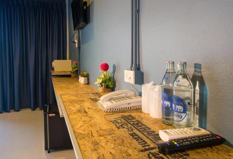 标准间, Amity Poshtel