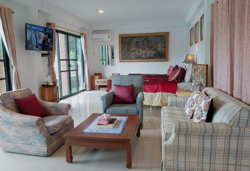 Номер Deluxe, Gumbie House