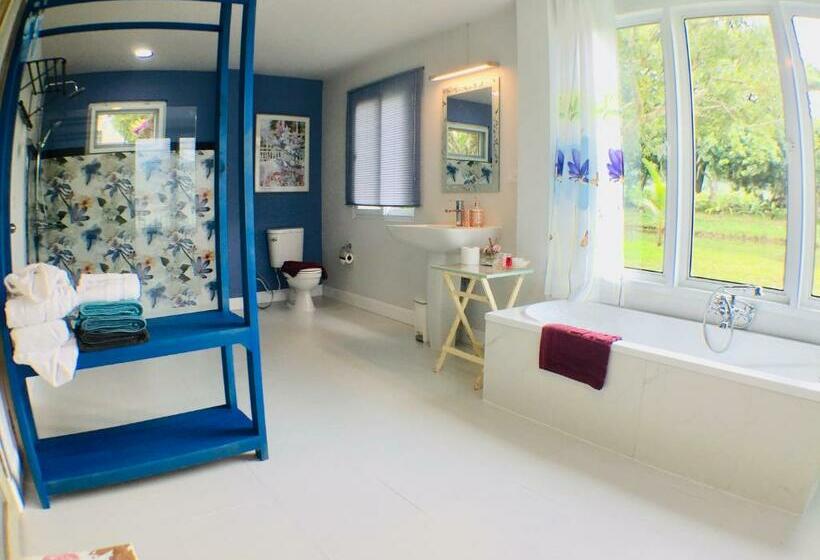 Номер Deluxe, Gumbie House