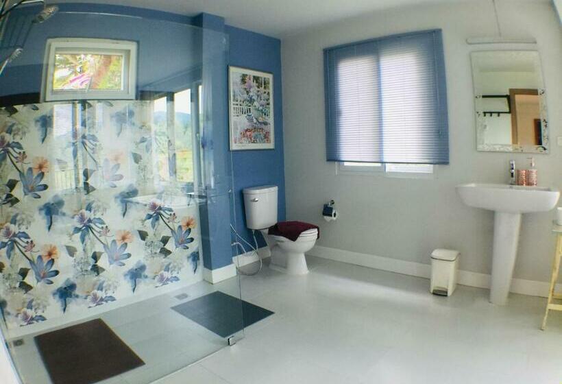 Номер Deluxe, Gumbie House