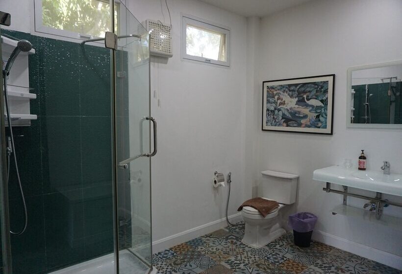 Номер Deluxe, Gumbie House