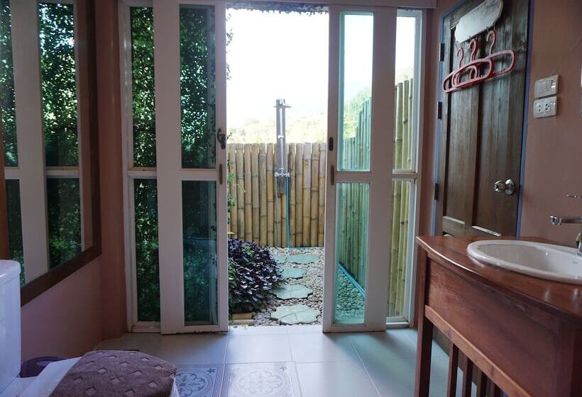 Номер Deluxe, Gumbie House