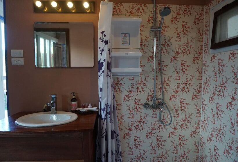 Номер Deluxe, Gumbie House