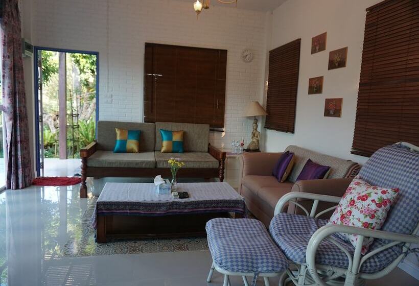 Номер Deluxe, Gumbie House