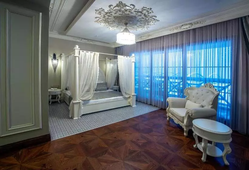 キングサイズベッドのスイートルーム, Babillon Hotel Spa & Restaurant