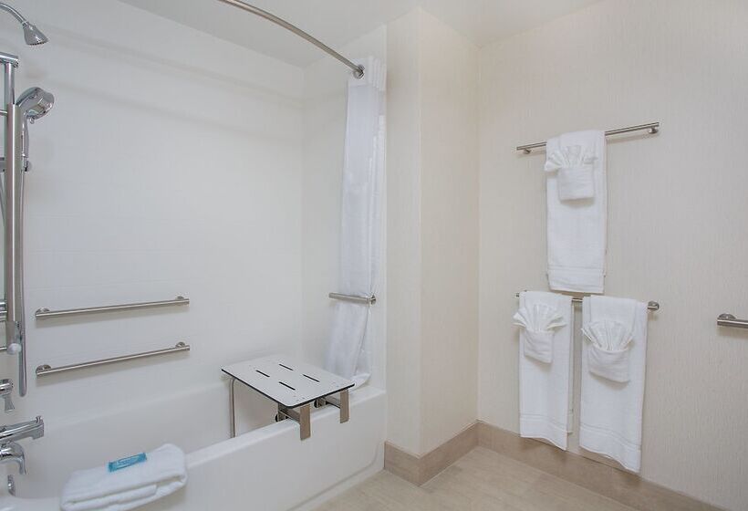 장애인을 위한 스위트, Holiday Inn Express & Suites Covington, An Ihg