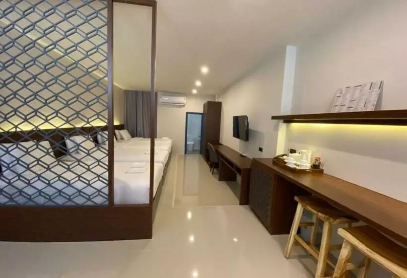 Perhehuone, Maldives Beach Resort