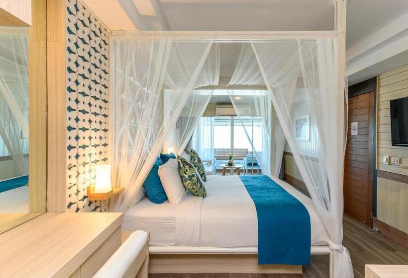 غرفة سوبيريور مطلّة علي البحر مزودة بشُرفة, Maldives Beach Resort