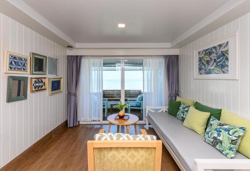 غرفة سوبيريور مطلّة علي البحر مزودة بشُرفة, Maldives Beach Resort