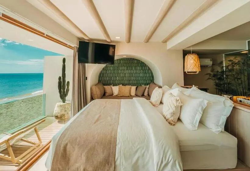 Deluxe Suite Sea View, Maldives Beach Resort