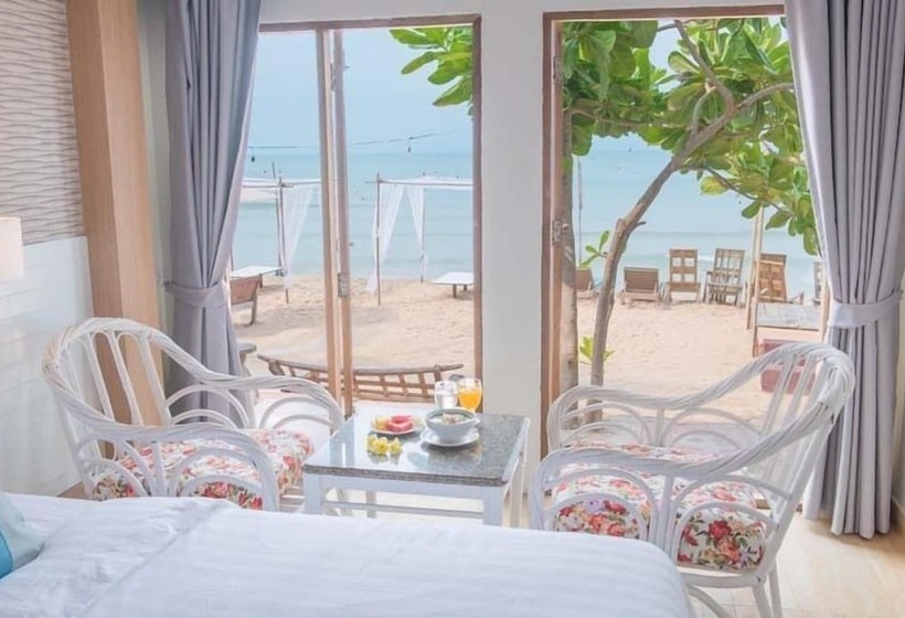 غرفة سوبيريور مطلّة علي البحر مزودة بشُرفة, Maldives Beach Resort