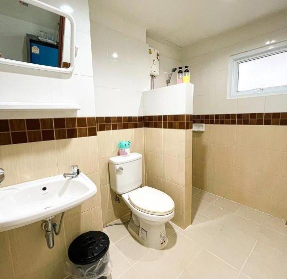 家庭间, Rueangrat