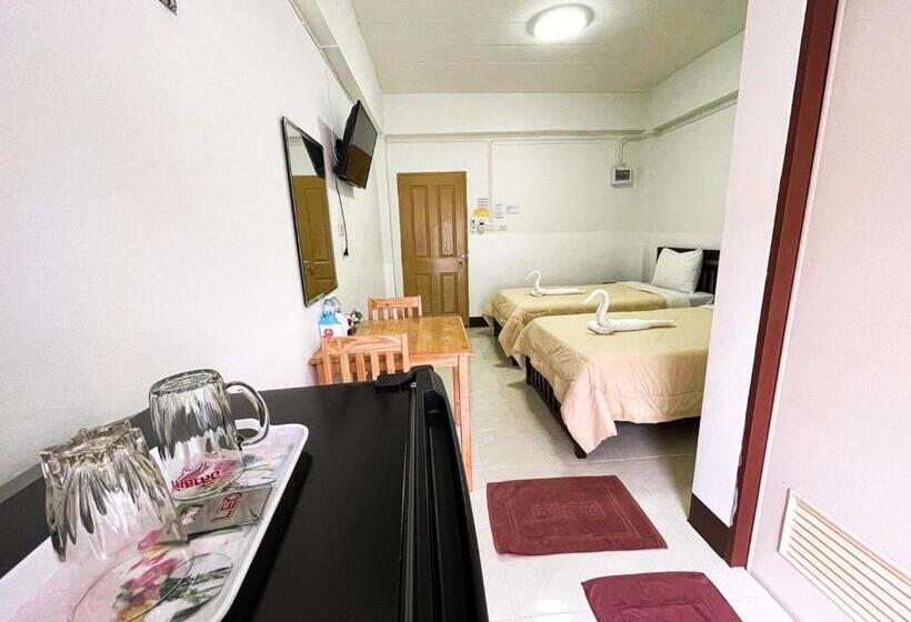 三人经典房间, Rueangrat