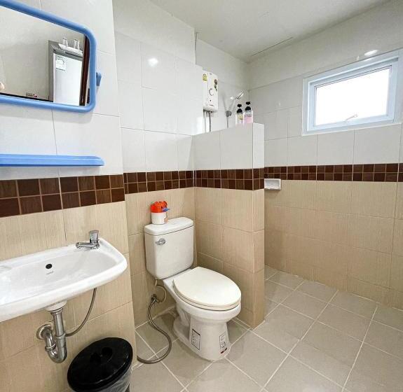 家庭间, Rueangrat