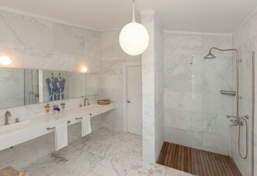 جناح, Sabrinas Haus   Adults Only